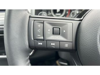 Nissan Qashqai 1.3 DiG-T MH 158 N-Connecta [Glass Rf] 5dr Xtronic Petrol Hatchb