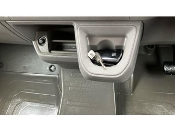 Volkswagen Crafter Cr35 Mwb Diesel 2.0 TDI 140PS Commerce Plus High Roof Van Auto