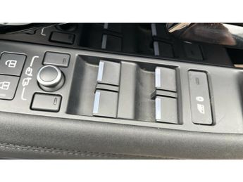 Land Rover Range Rover Evoque 1.5 P300e R-Dynamic SE 5dr Auto Hatchback
