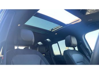 Land Rover Defender 3.0 D300 X-Dynamic SE 110 5dr Auto Diesel Estate