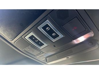 Land Rover Defender 3.0 D300 X-Dynamic SE 110 5dr Auto Diesel Estate