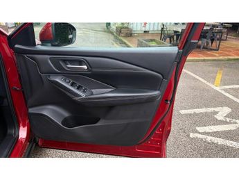 Nissan Qashqai 1.3 DiG-T MH 158 N-Connecta 5dr Xtronic Petrol Hatchback