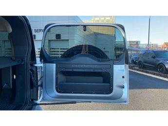 Land Rover Defender 2.0 D240 SE 110 5dr Auto Diesel Estate