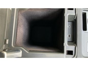 Land Rover Discovery 3.0 D300 Dynamic SE 5dr Auto Diesel Station Wagon