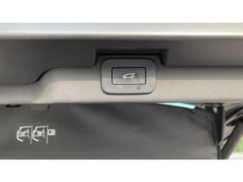 Land Rover Discovery 3.0 D300 Dynamic SE 5dr Auto Diesel Station Wagon