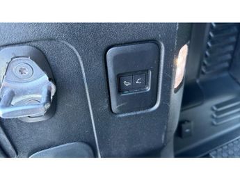 Land Rover Defender 2.0 P300 SE 90 3dr Auto Petrol Estate