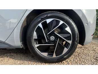 Volkswagen ID.3 150kW Family Pro Performance 58kWh 5dr Auto Electric Hatchback