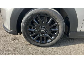 MINI Hatchback 1.5 Cooper Classic 3dr Auto Petrol Hatchback