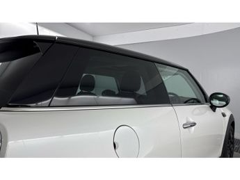 MINI Hatchback 1.5 Cooper Classic 3dr Auto [Comfort/Nav Pack] Petrol Hatchback