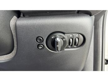 MINI Hatchback 1.5 Cooper Classic 3dr Auto [Comfort/Nav Pack] Petrol Hatchback