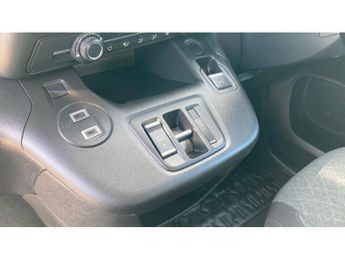 Vauxhall Combo Life 100kW Design XL 52kWh 5dr Auto [7 Seat] Electric Estate