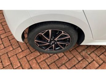 Toyota Yaris 1.5 Hybrid Design 5dr CVT Hybrid Hatchback