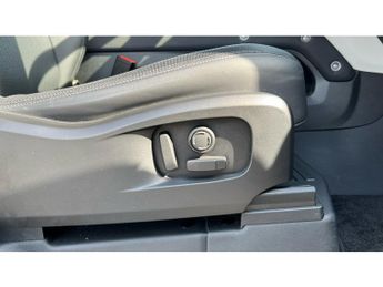 Land Rover Defender 3.0 D250 X-Dynamic SE 90 3dr Auto Diesel Estate