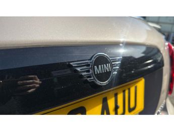 MINI Hatchback 1.5 Cooper Classic 5dr Auto [Comfort Pack] Petrol Hatchback