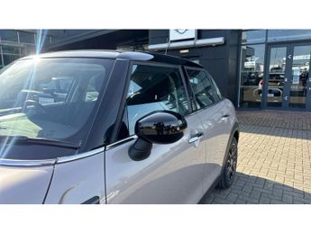 MINI Hatchback 1.5 Cooper Classic 5dr Auto [Comfort Pack] Petrol Hatchback