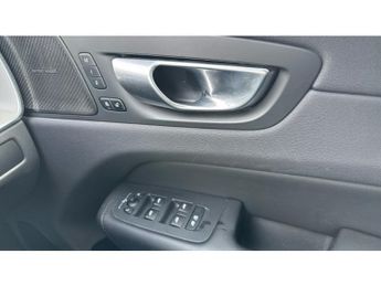 Volvo XC60 2.0 B4P Plus Dark 5dr Geartronic Petrol Estate