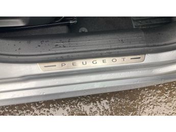 Peugeot 208 1.2 PureTech 100 Allure Premium + 5dr EAT8 Petrol Hatchback