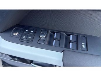 Land Rover Defender 2.0 D240 SE 110 5dr Auto Diesel Estate