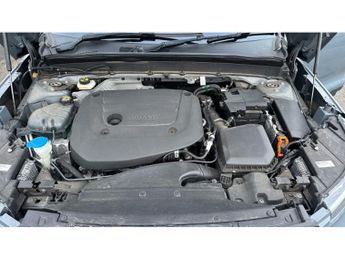 Volvo XC40 2.0 B4P R DESIGN 5dr Auto Petrol Estate