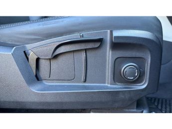 Land Rover Defender 2.0 P400e X-Dynamic S 110 5dr Auto Estate