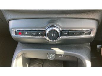 Volvo XC40 2.0 B3P Core 5dr Auto Petrol Estate