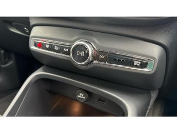 Volvo XC40 2.0 D4 [190] R DESIGN Pro 5dr AWD Geartronic Diesel Estate