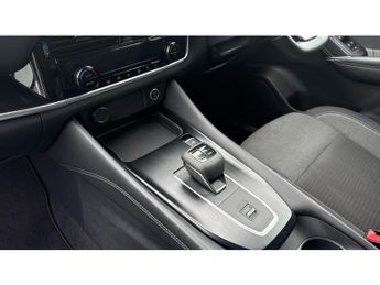 Nissan Qashqai 1.3 DiG-T MH 158 N-Connecta 5dr Xtronic Petrol Hatchback
