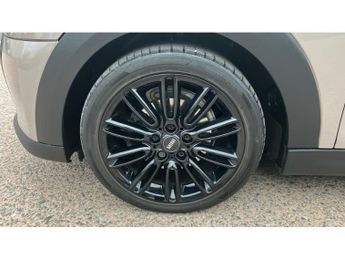MINI Hatchback 1.5 Cooper Exclusive 3dr Auto Petrol Hatchback