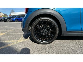 MINI Hatchback 1.5 Cooper Exclusive 3dr Auto Petrol Hatchback