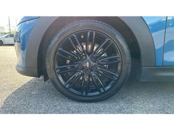 MINI Hatchback 1.5 Cooper Exclusive 3dr Auto Petrol Hatchback