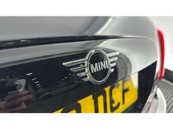 MINI Hatchback 1.5 Cooper Classic 3dr Auto [Comfort/Nav Pack] Petrol Hatchback