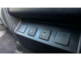 Land Rover Defender 3.0 D250 X-Dynamic SE 110 5dr Auto Diesel Estate