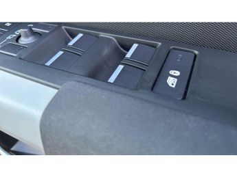 Land Rover Defender 3.0 D250 X-Dynamic SE 110 5dr Auto Diesel Estate