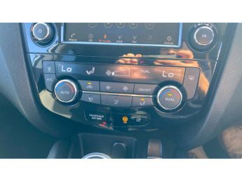 Nissan Qashqai 1.3 DiG-T 160 [157] N-Connecta 5dr DCT Glass Roof Petrol Hatchba