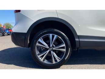 Nissan Qashqai 1.3 DiG-T 160 [157] N-Connecta 5dr DCT Glass Roof Petrol Hatchba