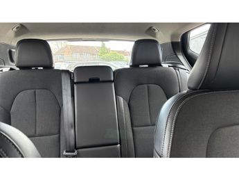 Volvo XC40 2.0 T4 Momentum 5dr AWD Geartronic Petrol Estate