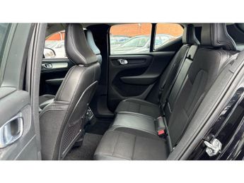 Volvo XC40 2.0 T4 Momentum 5dr AWD Geartronic Petrol Estate