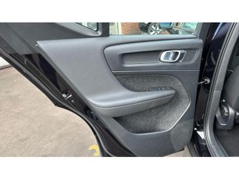 Volvo XC40 2.0 T4 Momentum 5dr AWD Geartronic Petrol Estate