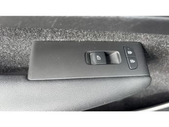 Volvo XC40 2.0 T4 Momentum 5dr AWD Geartronic Petrol Estate