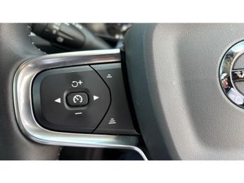 Volvo XC40 2.0 T4 Momentum 5dr AWD Geartronic Petrol Estate