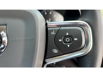 Volvo XC40 2.0 T4 Momentum 5dr AWD Geartronic Petrol Estate