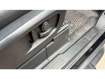 Land Rover Defender 90 Diesel 3.0 D250 Hard Top SE Auto