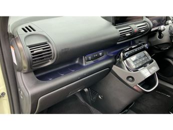 Hyundai INSTER 85kW 02 49kWh 5dr Auto Electric Hatchback