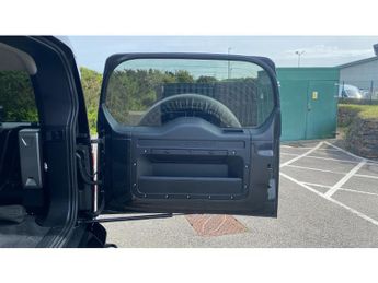 Land Rover Defender 3.0 D300 X-Dynamic HSE 130 5dr Auto Diesel Estate
