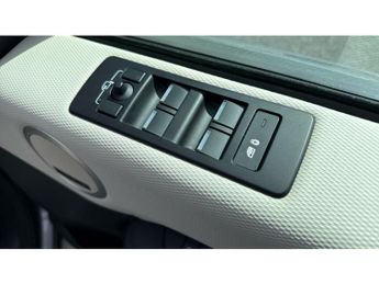Land Rover Discovery 3.0 D300 R-Dynamic SE 5dr Auto Diesel Station Wagon