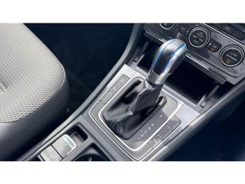 Volkswagen Golf 99kW e-Golf 35kWh 5dr Auto Electric Hatchback