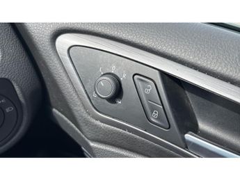 Volkswagen Golf 99kW e-Golf 35kWh 5dr Auto Electric Hatchback