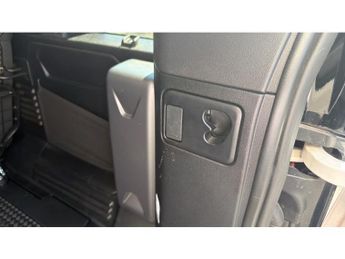 Land Rover Defender 3.0 D250 X-Dynamic SE 110 5dr Auto Diesel Estate