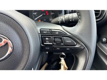 Toyota Yaris 1.5 Hybrid Icon 5dr CVT Hybrid Hatchback