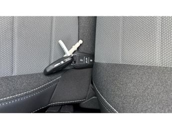 Vauxhall Grandland 157kW Ultimate 73kWh 5dr Auto [Panoramic Roof] Electric Hatchbac